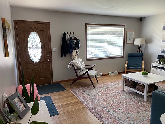 5th image of 728 Riverview Dr