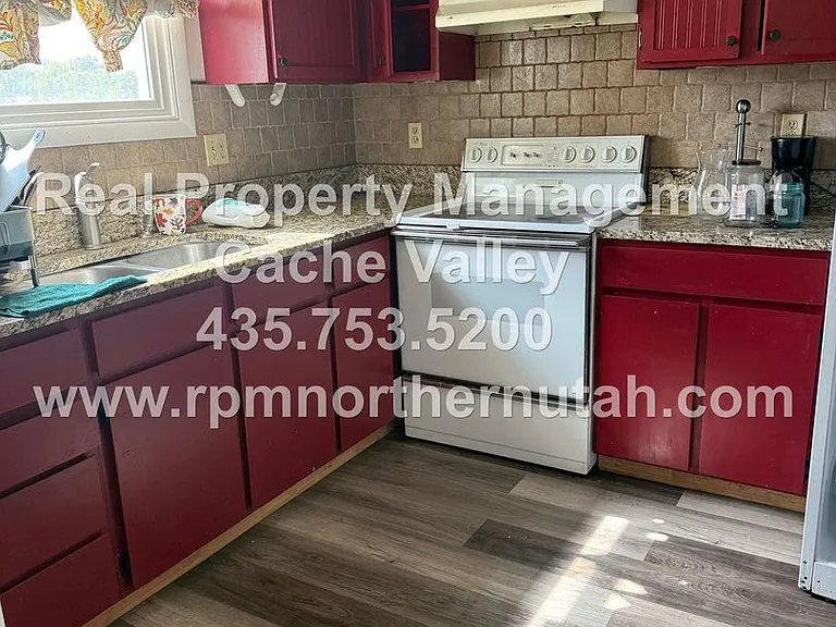 357 N 200 W — Photo 2