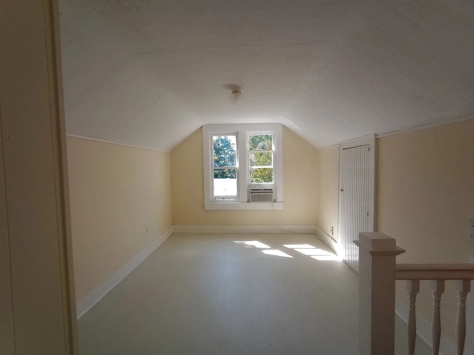 222 E Warfield Street — Photo 4