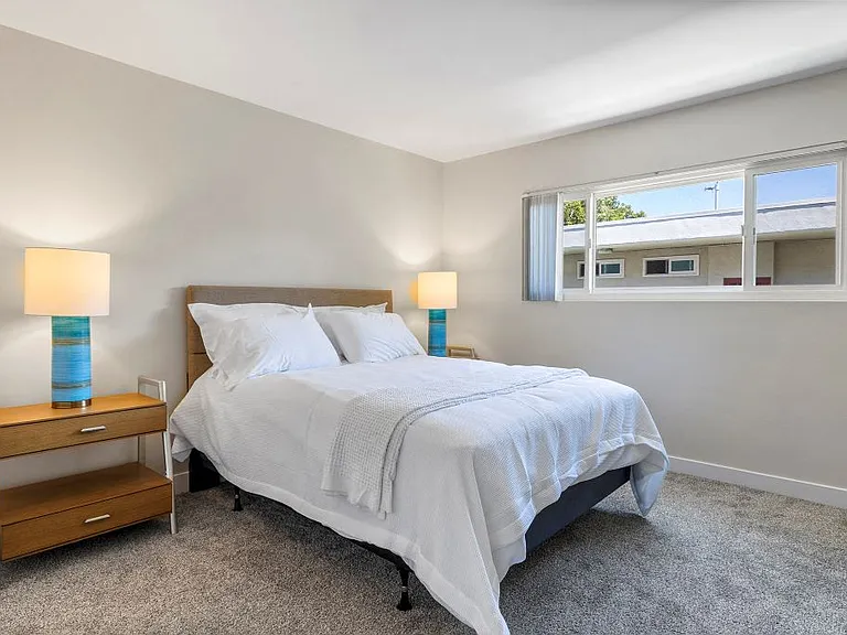 5633-45 N Topanga Canyon Blvd — Photo 9