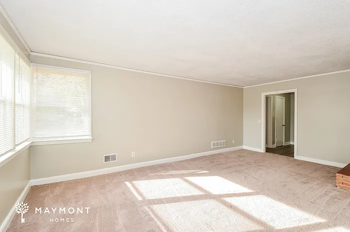 3 bed, 2.0 bath, 1346 sqft, $1,825 — Photo 4
