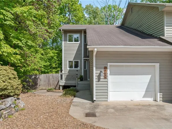 442 Chester Woods Ct, High Point, NC 27262