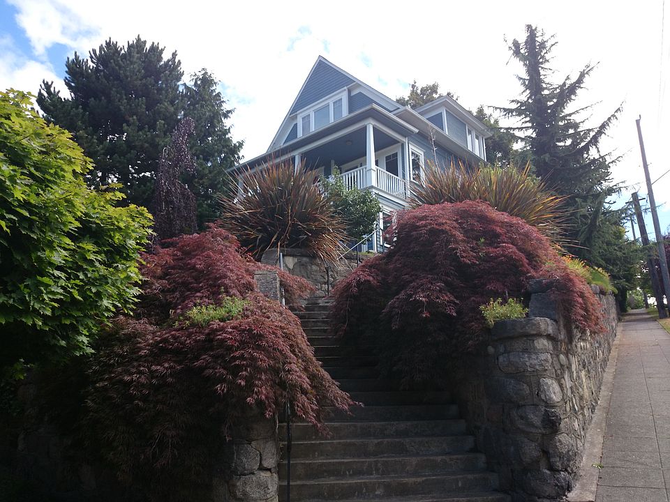 2nd image of 6502 E Green Lake Way N