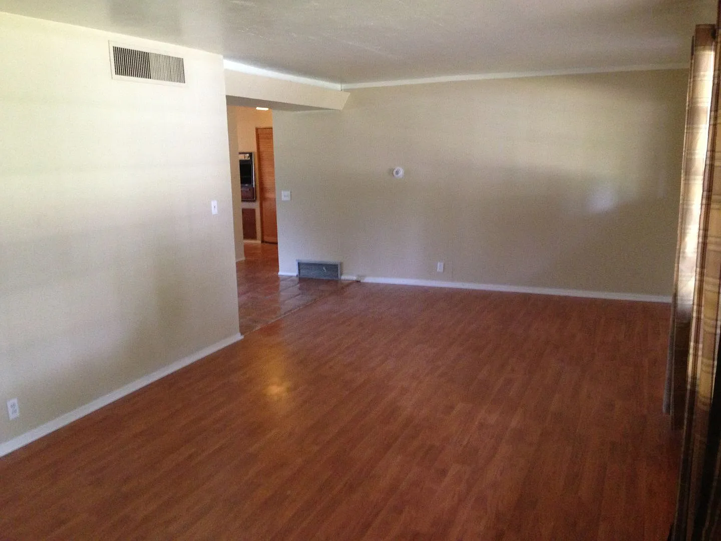 4 Bedroom in Hudson Park off Cedar — Photo 3