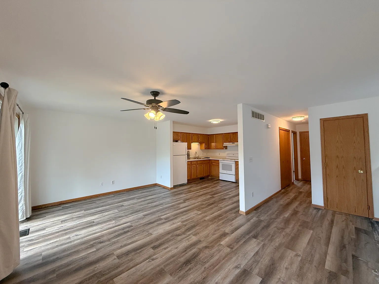 2 bed, 800 sqft, $1,350 — Photo 2