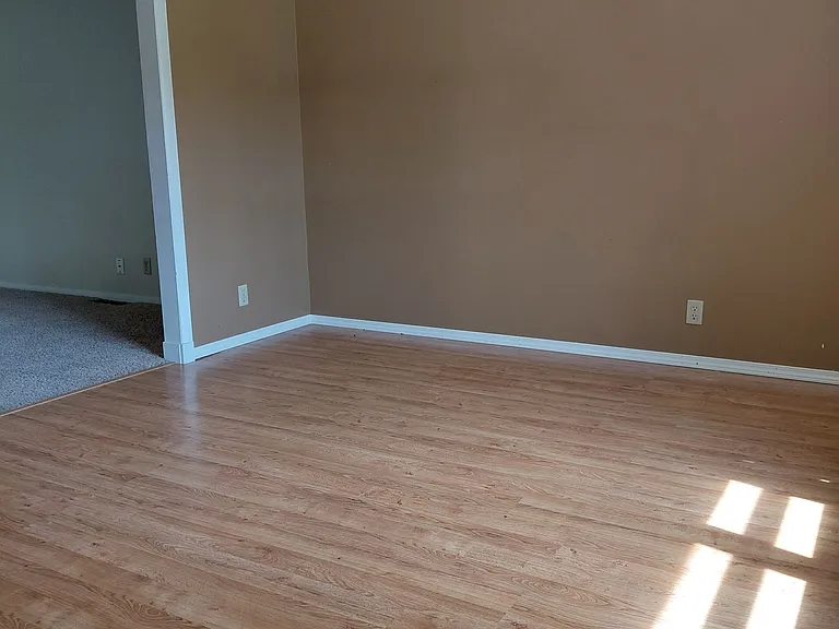 503 W Fowler Rd — Photo 5