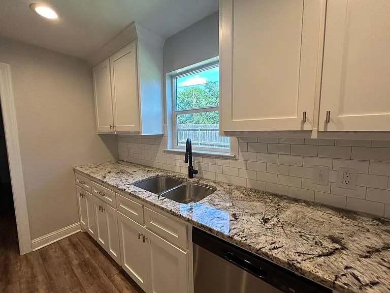 216 N Harrison St — Photo 5