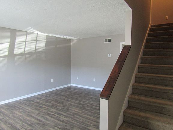 3rd image of 1100 Pineland Ave APT 4D