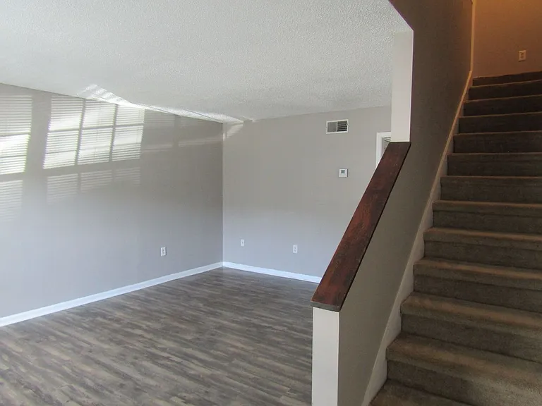 1100 Pineland Ave #4D — Photo 3