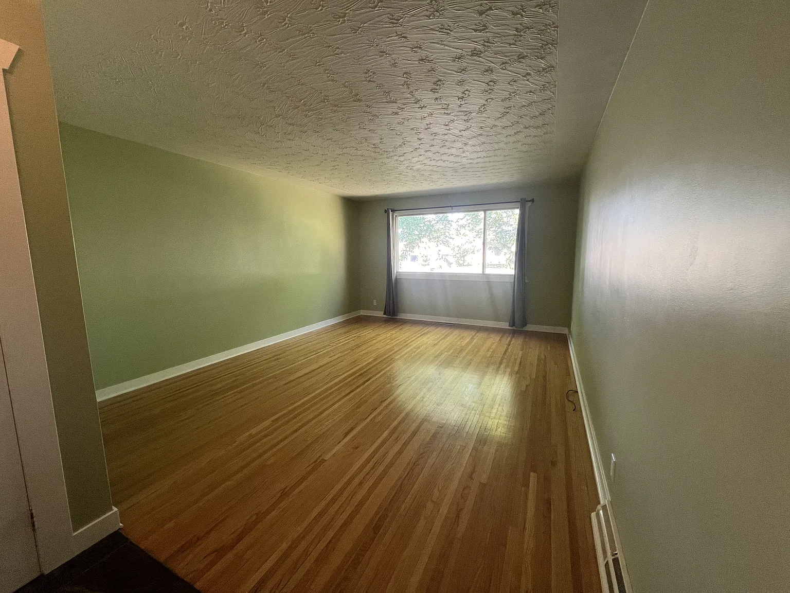 2 bed, 820 sqft, $1,850 — Photo 3