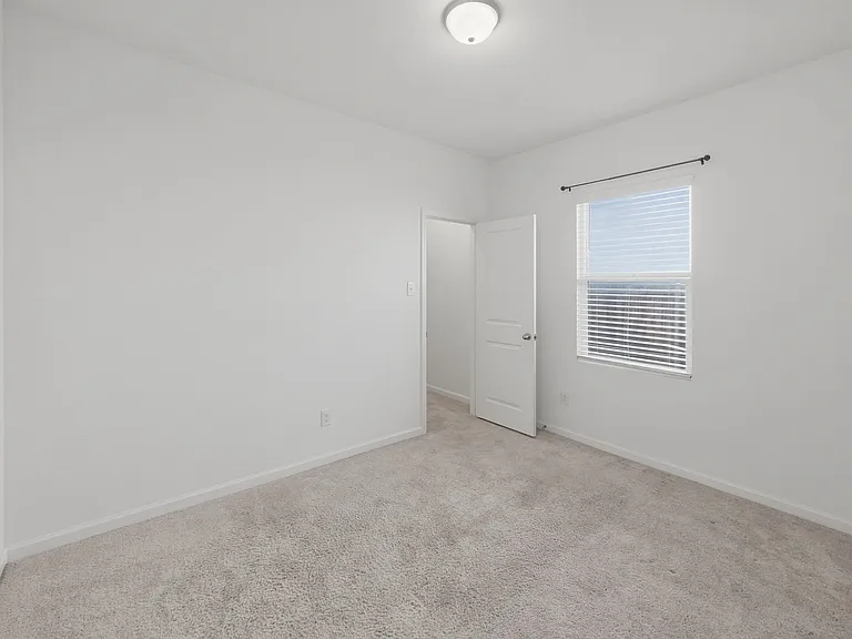 410 Forest St — Photo 15