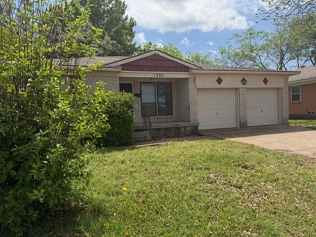 3 bed, 1.5 bath, 1376 sqft, $2,095 — Photo 1