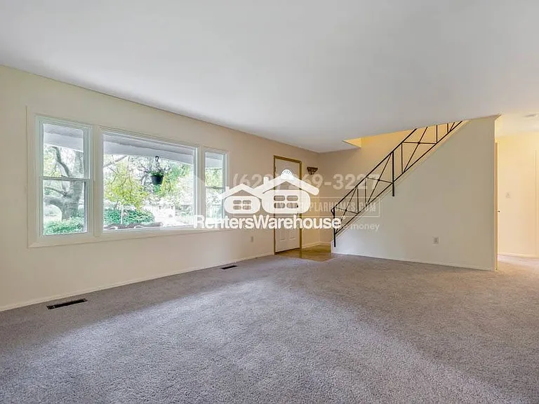 12319 Stafford Ln — Photo 4
