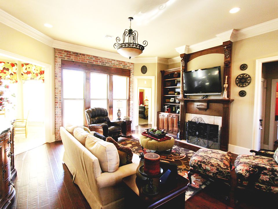 Livingroom with large window