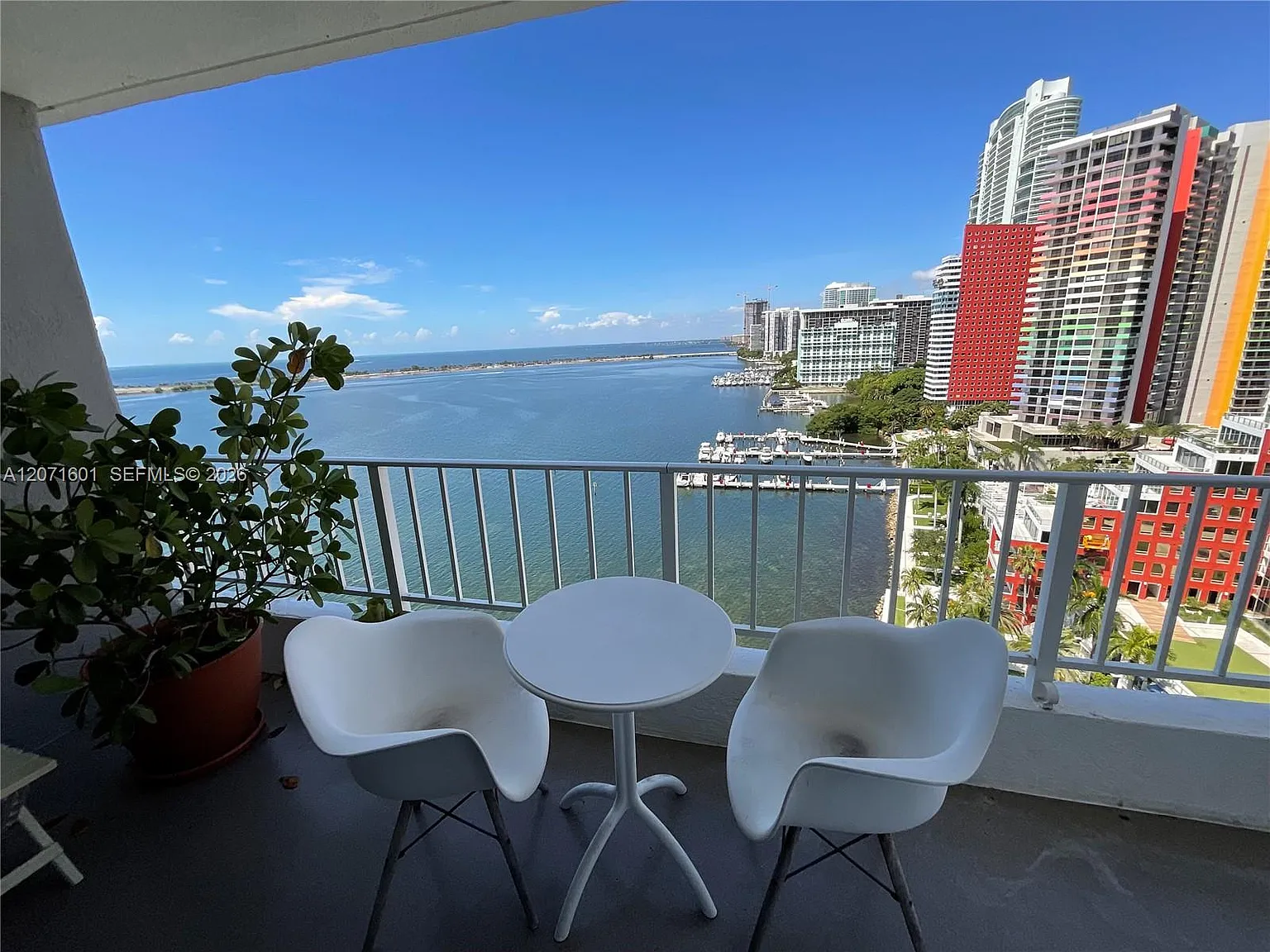 Brickell Harbour Condo — Photo 3