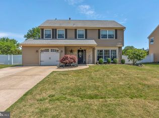 24 Longwood Dr, Sicklerville, NJ 08081