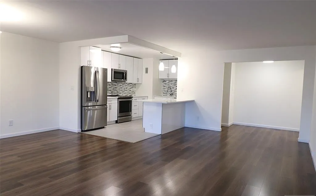 Building Photo - 1600 Center Ave #12C