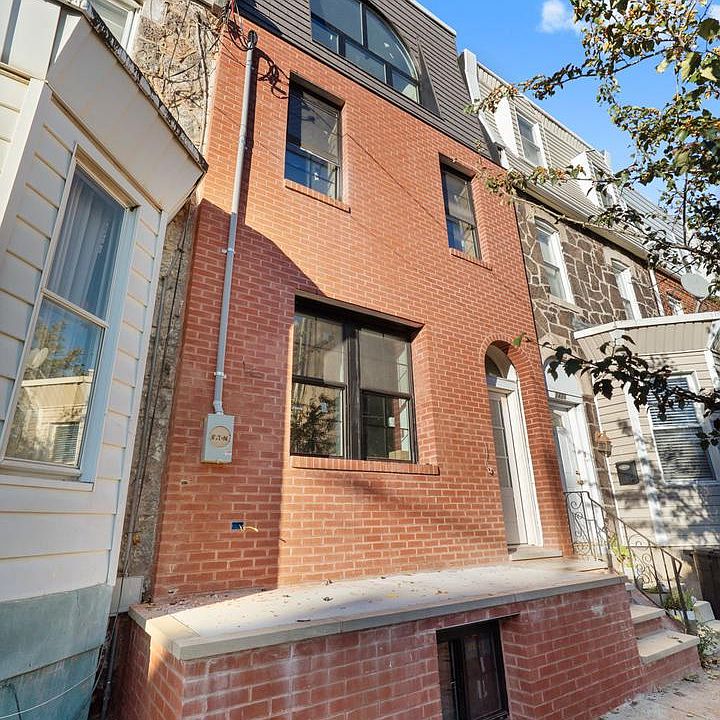 2nd image of 2423 Christian St