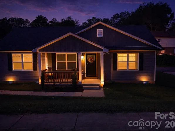 620 13th St SW, Hickory, NC 28602