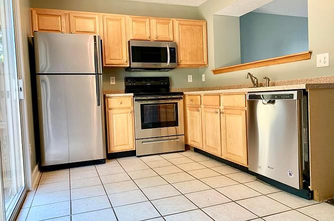1st image of 865 Pine Way Dr