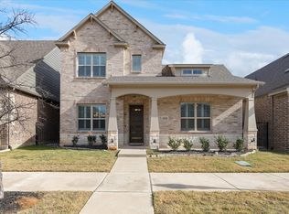 6928 Heather Ln, North Richland Hills, TX 76182