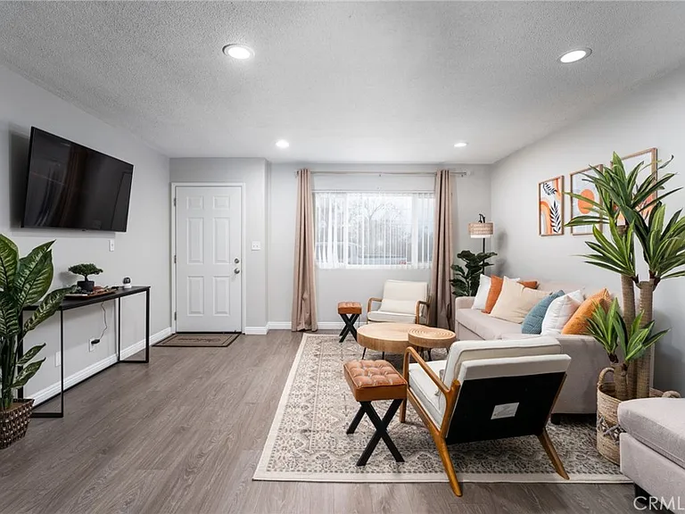 716 N Orange St — Photo 4