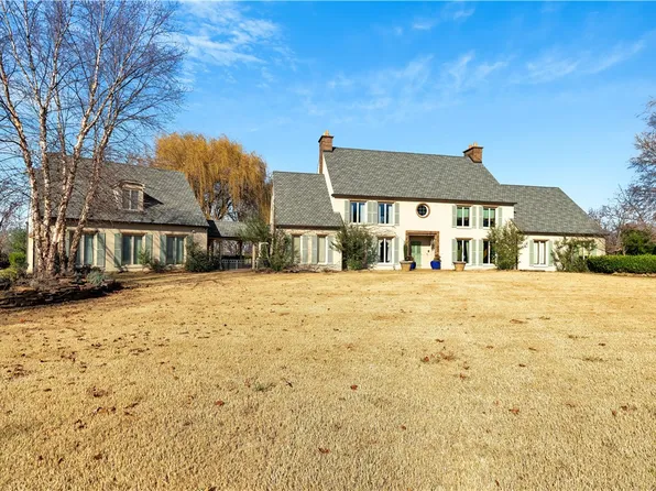 210 W Ravenswood Ln, Fayetteville, AR 72701