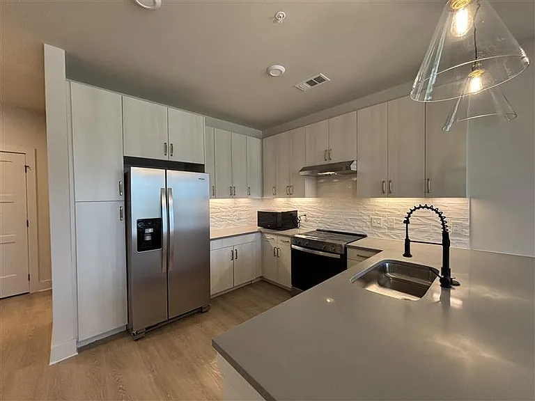 District on the Etowah Apartments — Photo 1536