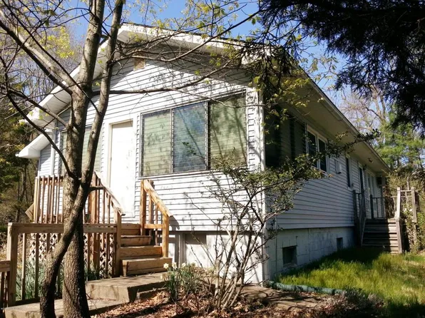 295 Lower Lakeview Dr, East Stroudsburg, PA 18302