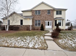300 Falcon Ridge Dr, Burlington, WI 53105