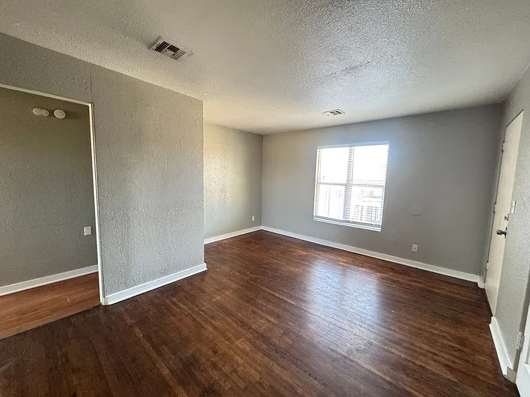 2030 NW 25th St #6 — Photo 7