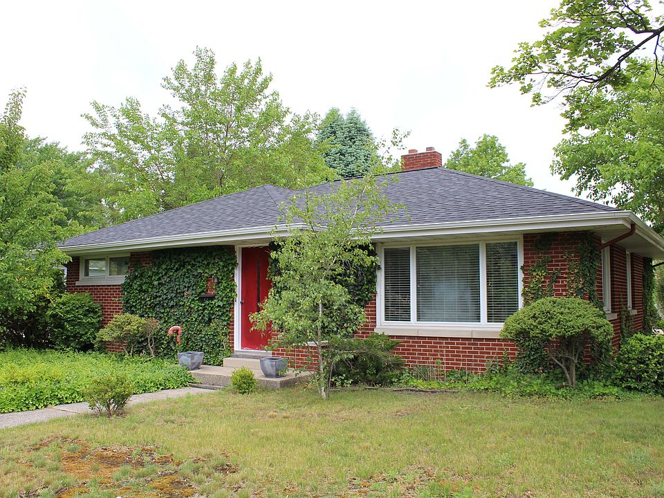 1st image of 541 Woodlawn Ave