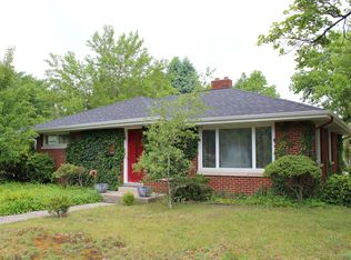 541 Woodlawn Ave, Grand Haven, MI 49417