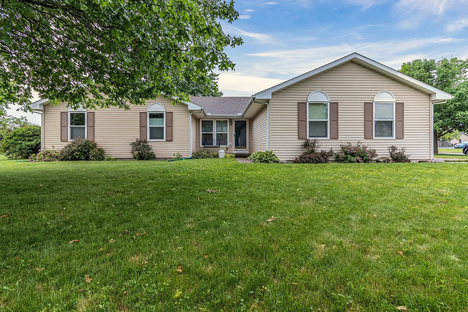 613 Linden Dr photo 1