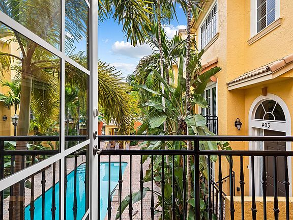 4th image of 506 SE 7th Street #305