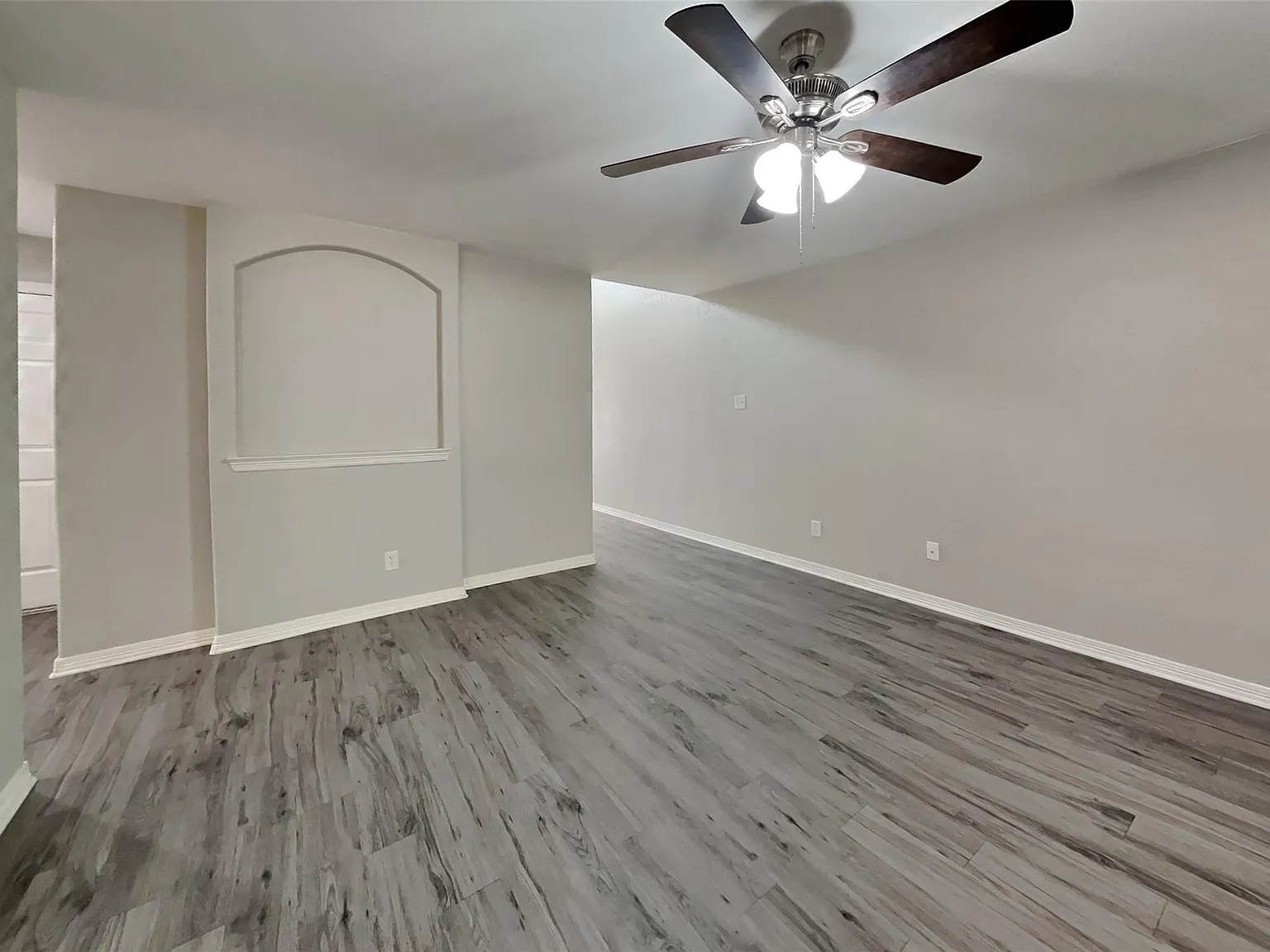 3 bed, 2.5 bath, 1942 sqft, $2,125 — Photo 2