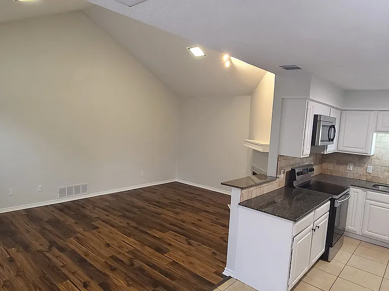 17811 Farley Trl — Photo 4