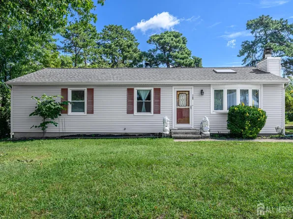 300 Beechmont St, Toms River, NJ 08757