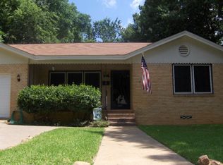 607 E Angelina St, Palestine, TX