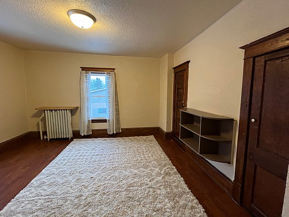 4th image of 802 N River St #2