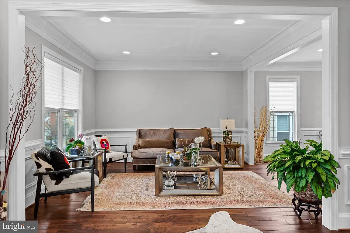 6 bed, 6438 sqft, $7,995 — Photo 4