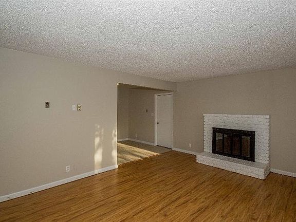 5th image of 4060 N Larkin Ave