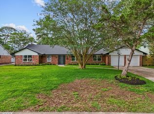 219 Driftwood Dr, Seabrook, TX 77586