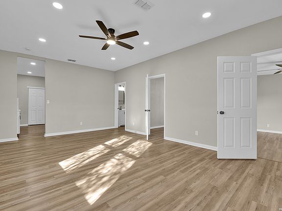 4th image of 439 W LUBBOCK ST