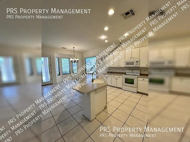 8003 W Clara Ln — Photo 8