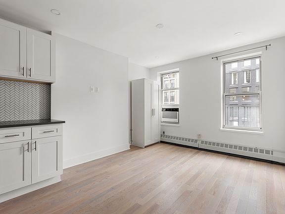 2nd image of 150 10th Ave APT 3a