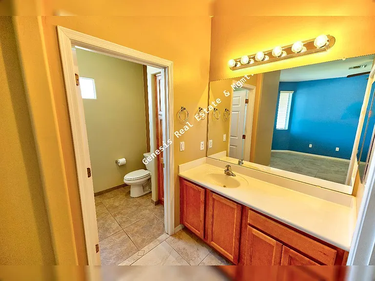606 W Woodfield Ct — Photo 23