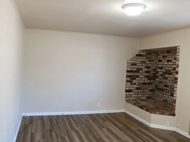 3588 Pine St — Photo 3