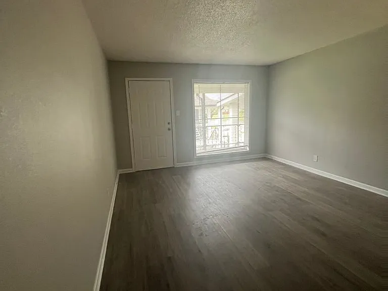 1602 Moss St #10 — Photo 3