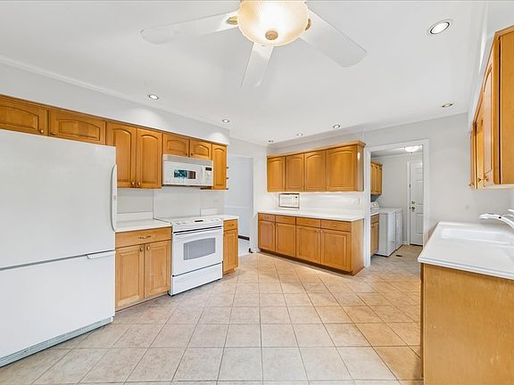 4th image of 5641 Deerpath Ln